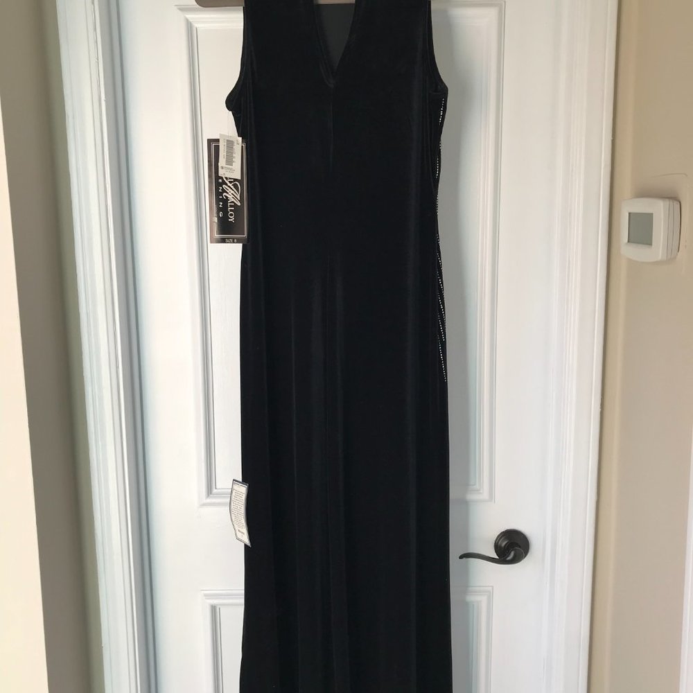Black Evening Gown by Molly Malloy NWT. - Picture 4 of 7